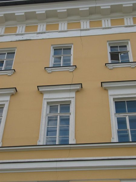 Трещина 2005 г. Фото архитектурной мастерской "Студия 44"